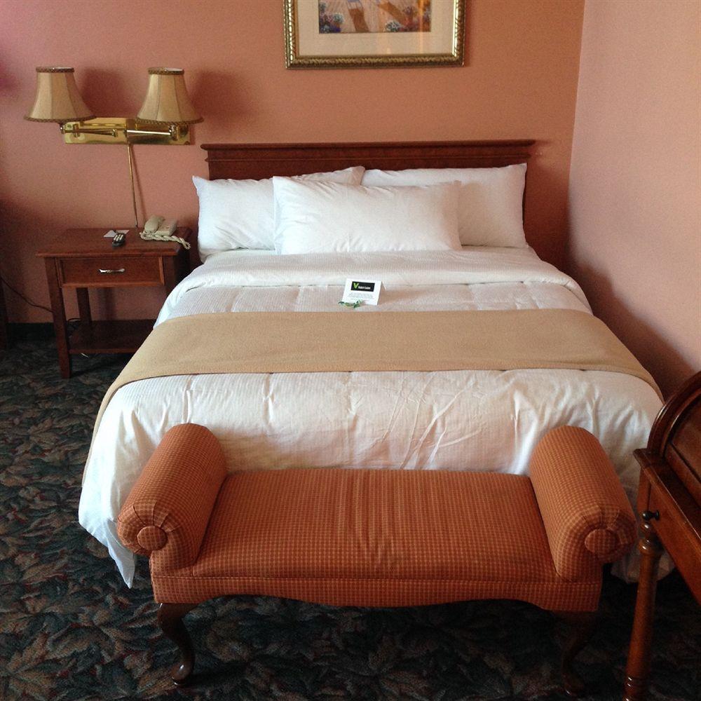 מונקטון V Hotel & Suites מראה חיצוני תמונה