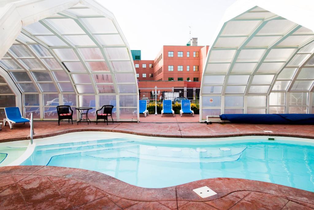 מונקטון V Hotel & Suites מראה חיצוני תמונה
