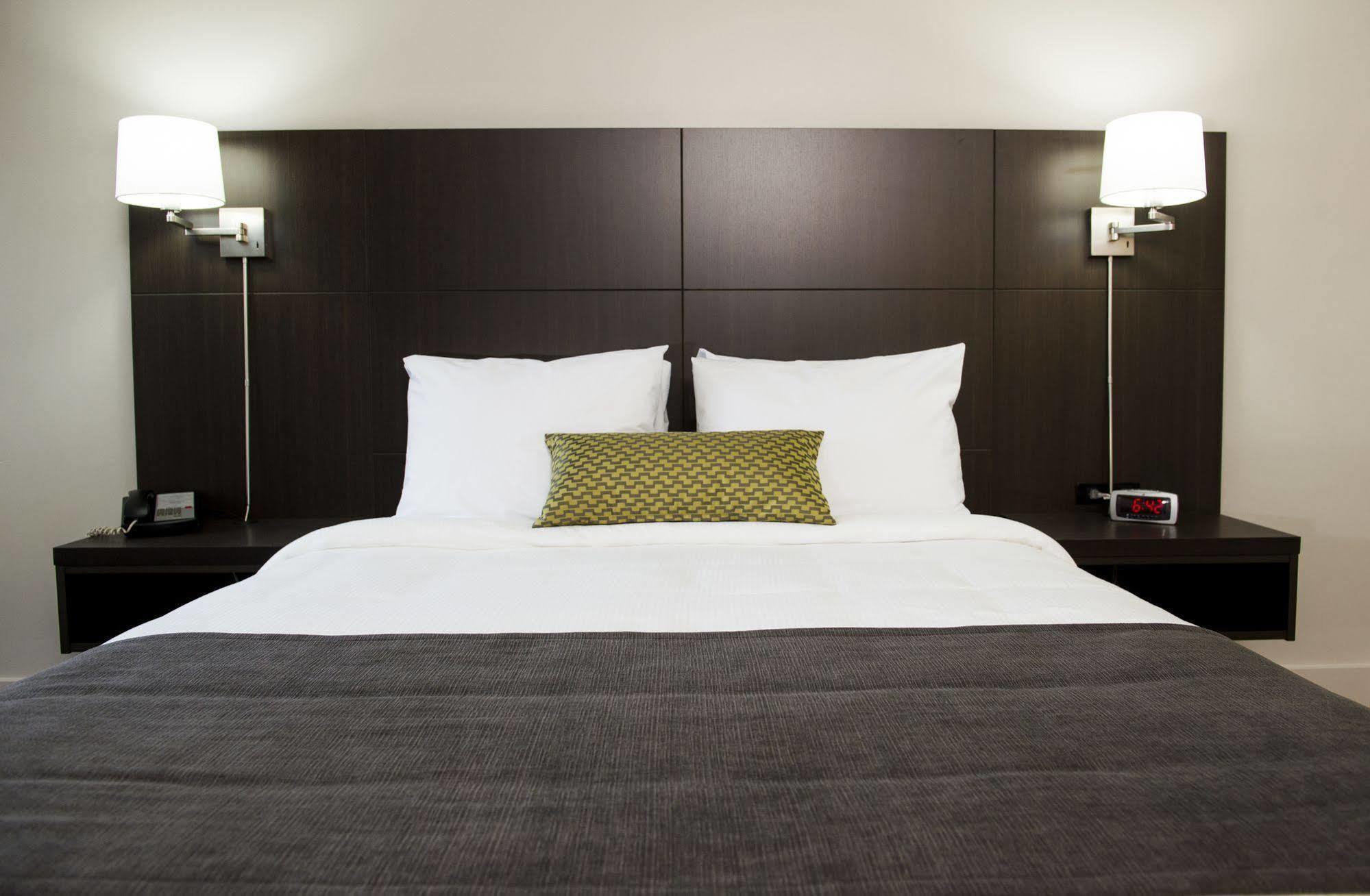 מונקטון V Hotel & Suites מראה חיצוני תמונה